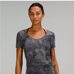 Lululemon tee shirt